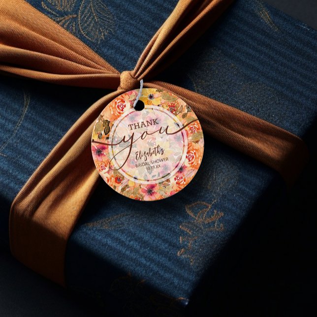 Étiquettes Cadeau Chic Fleurs d'automne Fête des mariées Merci (Chic autumn flowers bridal shower 2" round thank you favor tags )