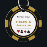 Étiquettes Cadeau Chips de Poker Noir Or Merci Vegas Mariage<br><div class="desc">Se marier à Las Vegas ou une autre ville de casino amusante ? Ou avoir un mariage à thème casino ? Ces étiquettes de faveurs dorées et noires ajouteraient parfaitement aux faveurs de vos invités. Personnalisez votre design avec vos noms en or dans le centre, et une date mariage, merci,...</div>