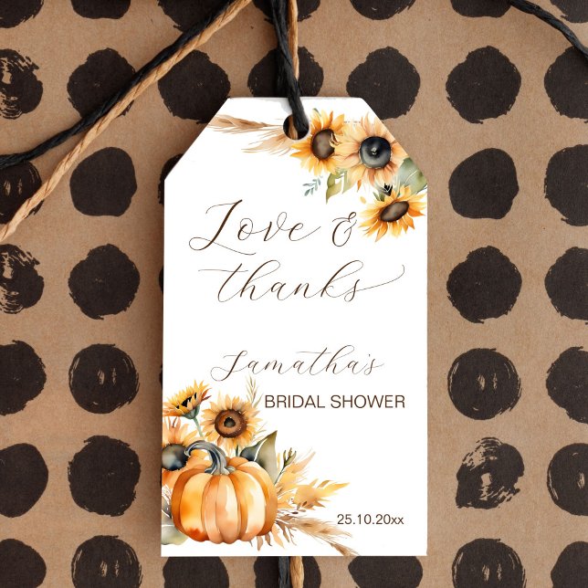 Étiquettes-cadeau Chute en amour boho citrouille tournesols faveurs (Fall in love boho pumpkin sunflowers bridal shower favor gift tags earthy yellows pampas grass)