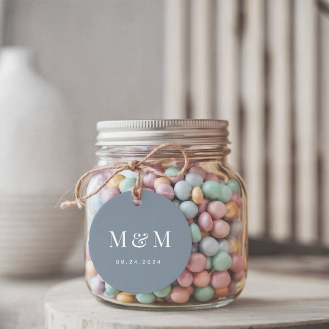 Étiquettes Cadeau Classic Dusty Blue Monogram Typography Wedding (Créateur téléchargé)