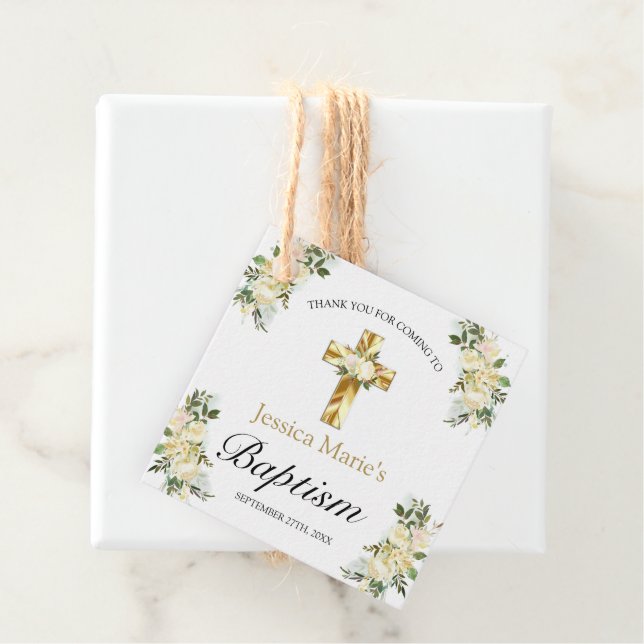 Étiquettes Cadeau Classic Floral Gold Cross Baptism Merci (En situation)