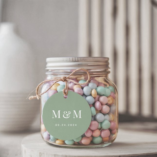 Étiquettes Cadeau Classic Sage Green Monogram Typography Wedding (Créateur téléchargé)