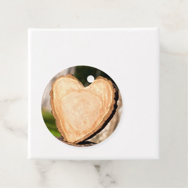 Étiquettes Cadeau cœur de bois (En situation)