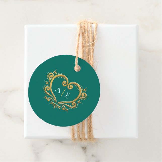 Étiquettes Cadeau Coeur décoratif or monogramme vert mariage (En situation)