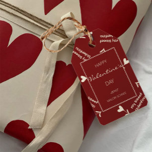 Étiquettes-cadeau Cœurs en écriture cursive sur fond burgundy – Moti