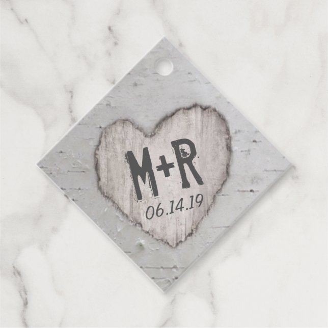 Étiquettes Cadeau Coeurs rustiques sculptés, initiales, arbre de bou (Devant)