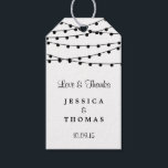 Étiquettes-cadeau Collection de Mariages Rustic Kraft<br><div class="desc">Simple mais élégant, les lampes à cordes de la collection rustique Kraft mariage est un design époustouflant avec de belles lumières à cordes blanches suspendues sur un arrière - plan à effet Kraft, qui est parfait pour toute célébration mariage rustique. Ces étiquettes cadeau peuvent être personnalisées pour votre occasion spéciale...</div>