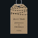 Étiquettes-cadeau Collection de Mariages Rustic Kraft<br><div class="desc">Simple mais élégant, les lampes à cordes de la collection rustique Kraft mariage est un design époustouflant avec de belles lumières à cordes blanches suspendues sur un arrière - plan à effet Kraft, qui est parfait pour toute célébration mariage rustique. Ces étiquettes cadeau peuvent être personnalisées pour votre occasion spéciale...</div>