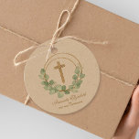 Étiquettes Cadeau Communion de l'or Eucalyptus<br><div class="desc">Un faux croix de parties scintillant or et une couronne de feuilles d'eucalyptus mettent en évidence ces remerciements pour les étiquettes avec votre personnalisation en lettrage chic. Parfait pour la première communion,  le baptême ou le baptême de votre enfant. Objets CORRESPONDANTS disponibles dans notre magasin.</div>