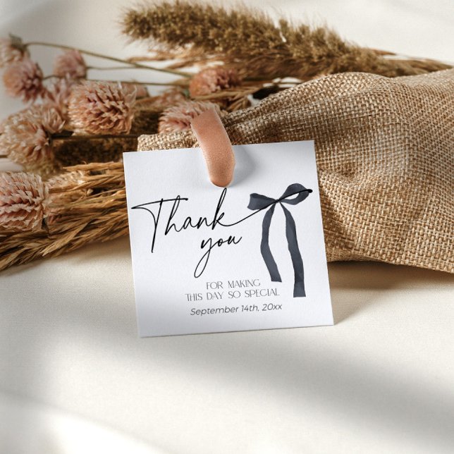 Étiquettes Cadeau Coquette Black Bow Attache le noeud Merci (Black Bow Shes Tying the Knot Bridal Shower Thank You Tags)