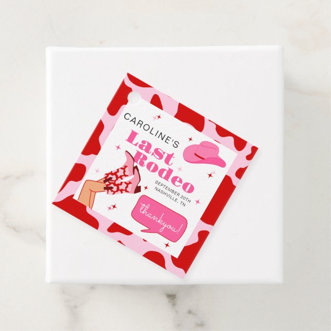 Étiquettes Cadeau Cowgirl Rouge et Rose Dernière Fête de Bachelorett (En situation)