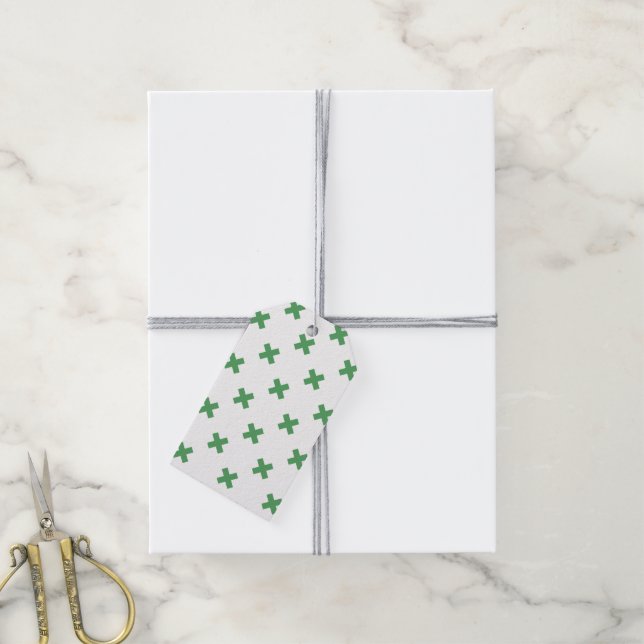 Étiquettes-cadeau Croix verte coutures sur blanc (Avec de la ficelle)