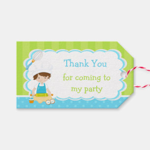 Étiquettes-cadeau Cute Brunette Boy Baking Anniversaire