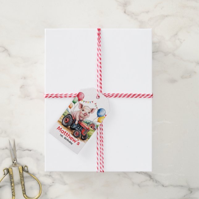 Étiquettes-cadeau Cute Farm Pig On A Tractor 1st. Birthday Party (Avec de la ficelle)