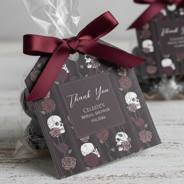 Étiquettes Cadeau Dark Gothic Skull & Rose Wedding Thank You (Elegant Dark Floral Gothic Wedding Favor Tags. Dramatic Dark Burgundy Hallowedding Thank You Tags  )