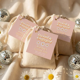 Étiquettes Cadeau Déboussolée & Fiancée Fête de Fiançailles Groovy d