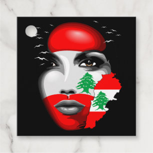 Étiquettes Cadeau Drapeau et carte du Liban sur le visage de la fill