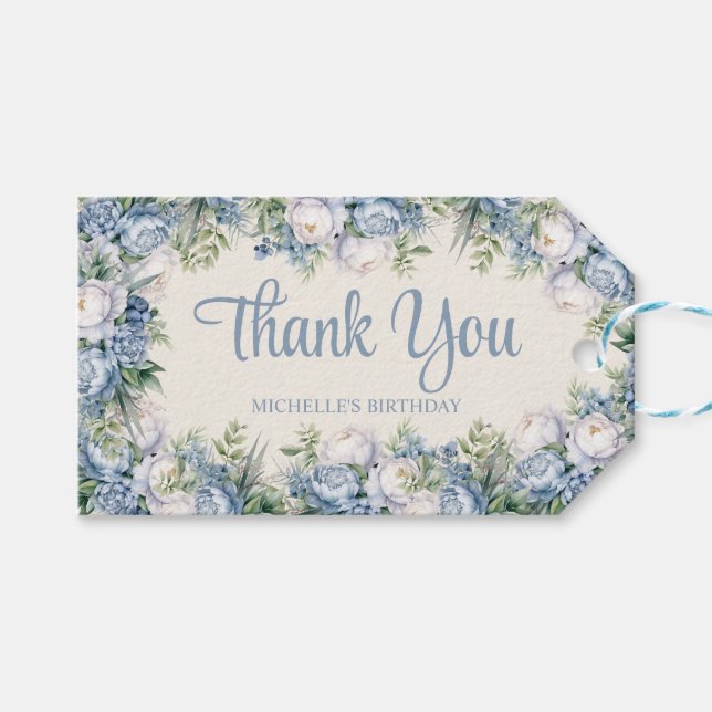 Étiquettes-cadeau Dusty Blue White Roses Joyeux Anniversaire Script (Devant (Horizontal))