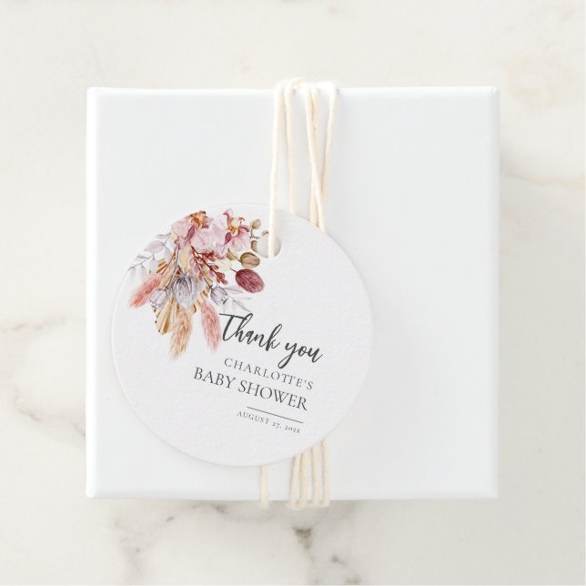 Étiquettes Cadeau Élégant Baby shower en terre cuite en laiton Pampa (En situation)