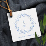 Étiquettes Cadeau Élégant bleu Floral Laurel Wreath Monogramme Maria<br><div class="desc">Si vous avez besoin d'une personnalisation supplémentaire,  n'hésitez pas à m'envoyer un message sur yellowfebstudio@gmail.com .</div>