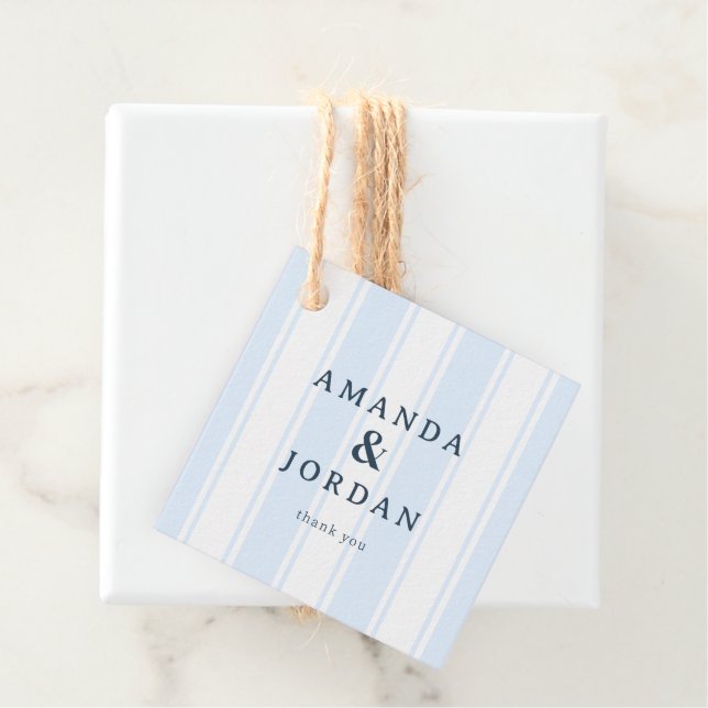Étiquettes Cadeau Elegant Blue Stripes (En situation)