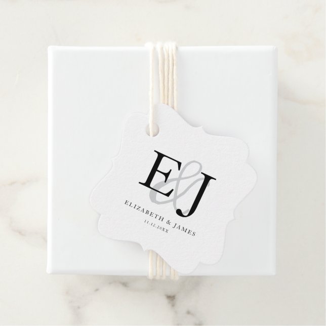 Étiquettes Cadeau Élégant Mariage Monogramme Classique Ampersand  (En situation)