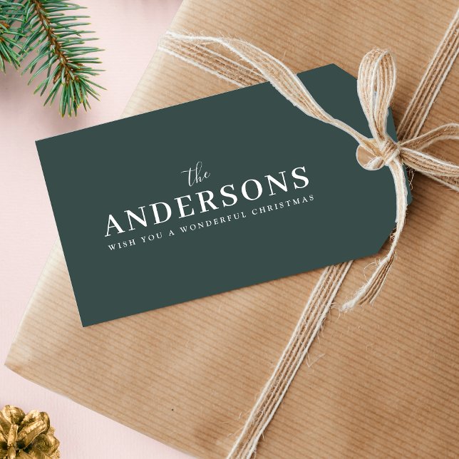 Étiquettes-cadeau Élégant minimal moderne | Nom vert de la forêt noi (Custom name Christmas tag design for elegant festive wrapping)