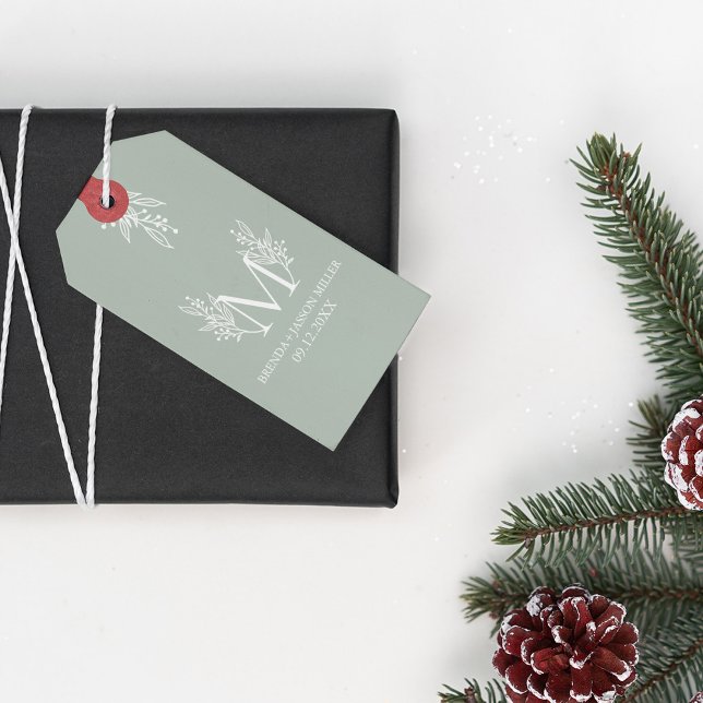 Étiquettes-cadeau Élégant monogramme blanc sauge-vert nouvellement m (Créateur téléchargé)