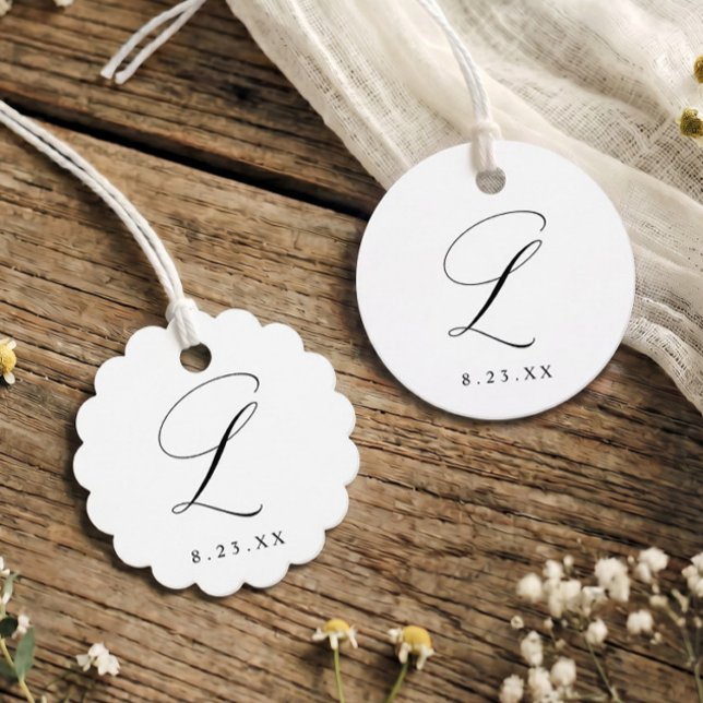 Étiquettes Cadeau Élégant Monogramme Initiale L Mariage Calligraphié (Elegant round and scalloped wedding favor tags with calligraphy monogram initial L.)
