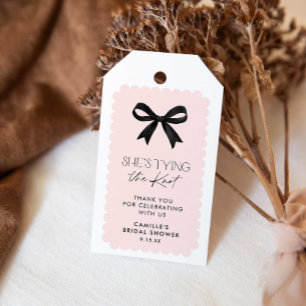 Étiquettes-cadeau Elle est en train de nouer la Fête des mariées