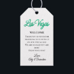 Étiquettes-cadeau Emerald Las Vegas Sparkles Mariages Bienvenue<br><div class="desc">Cette étiquette cadeau de bienvenue de Las Vegas est accentuée de vert émeraude scintillant sur un arrière - plan blanc, ce qui en fait un cadeau de bienvenue parfait pour vos invités à un mariage de destination à Las Vegas. Il fait partie de la collection Mariage Emerald Las Vegas Sparkles....</div>