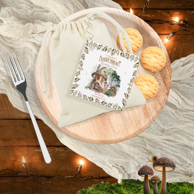 Étiquettes Cadeau Fairy First Woodland Animaux Champignons 1er anniv (Fairy First Woodland Animals Mushrooms Girl's 1st Birthday Square Favor Tag)