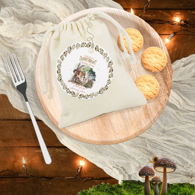 Étiquettes Cadeau Fairy First Woodland Animaux Champignons 1er anniv (Fairy First Woodland Animals Mushrooms Girl's 1st Birthday Round Favor Tags)