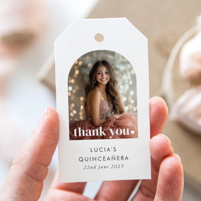 Étiquettes-cadeau Favori de photo en arche de Quinceañera minimalist (Zazzle Modern Minimalist Quinceañera Arched Photo Favor Gift Tags)
