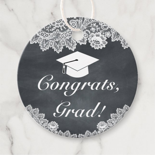 Étiquettes Cadeau Félicitations à Blackboard & White Lace Graduat (Devant)