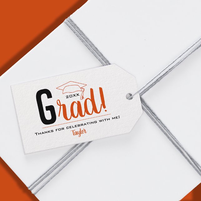Étiquettes-cadeau Fête de la casquette de graduation orange et noir  (3.5" x 2" personalized graduation favor gift tags with black and orange grad cap )
