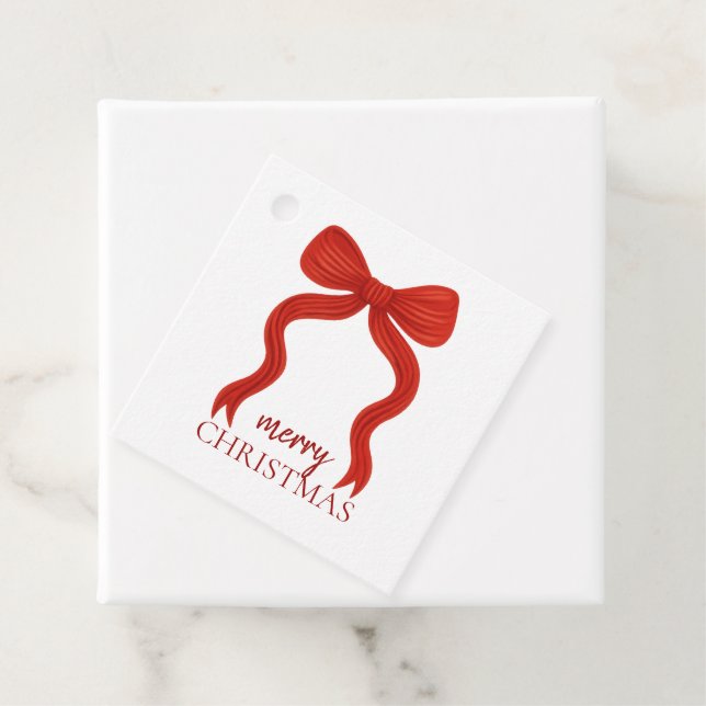 Étiquettes Cadeau Fête de Noël avec un élégant nœud rouge -  (En situation)