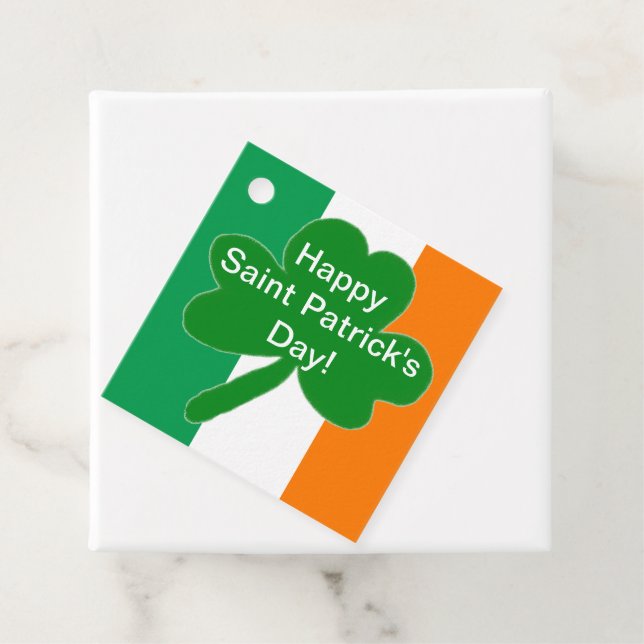 Étiquettes Cadeau Fête Saint Patrick's Day Vert Blanc Orange (En situation)