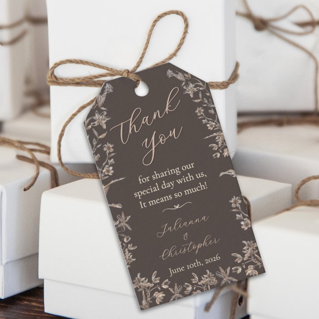 Étiquettes-cadeau Fleur sauvage rustique élégant Mocha Script Mariag (Créateur téléchargé)
