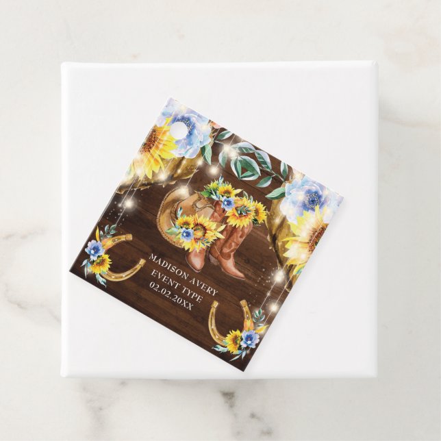 Étiquettes Cadeau Flore Rustique Personnalisée Chaîne Lumière (En situation)