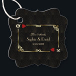 Étiquettes Cadeau Glam Gatsby Casino Las Vegas Mariage de poker<br><div class="desc">Unique Casino Royale et Great Gatsby conception de carte à thème. Il présente un style art déco vintage, un cadre rompu de Roaring des années 1920 avec fausse feuille d'or Fleur-de-lis, coeurs rouges, Q et K sur deux coins (simulant des cartes à jouer), sur arrière - plan motif Art déco...</div>