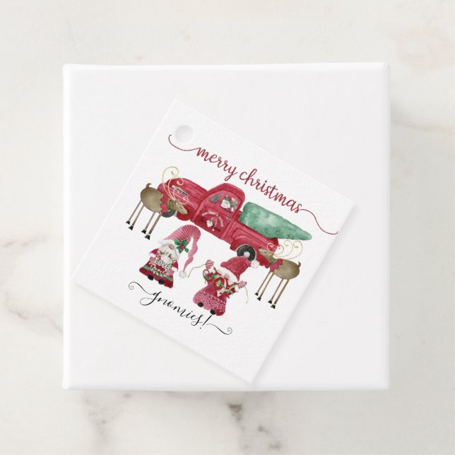Étiquettes Cadeau Gnome Joyeux Noël Aquarelle Camion rouge (En situation)