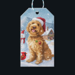 Étiquettes-cadeau Goldendoodle Winter Wonderland Christmas Joy<br><div class="desc">Ce design festif reflète l'esprit joyeux de la période des fêtes, avec un adorable petit portant un chapeau de Père Noël. Le chien est niché dans un pays des merveilles hivernales, avec un bonhomme de neige, un sapin de Noël décoré et des cadeaux joliment emballés. Les flocons de neige tombent...</div>