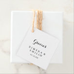 Étiquettes Cadeau Gracias Mariage<br><div class="desc">Ces étiquettes simples minimalistes de faveur de mariage gracias sont parfaites pour un mariage espagnol moderne. Le design sobre et élégant présente une typographie de script classique et sophistiquée en noir et blanc. Faites de vos étiquettes vos propres en incluant vos noms, l'événement (le cas échéant) et la date. Ces...</div>