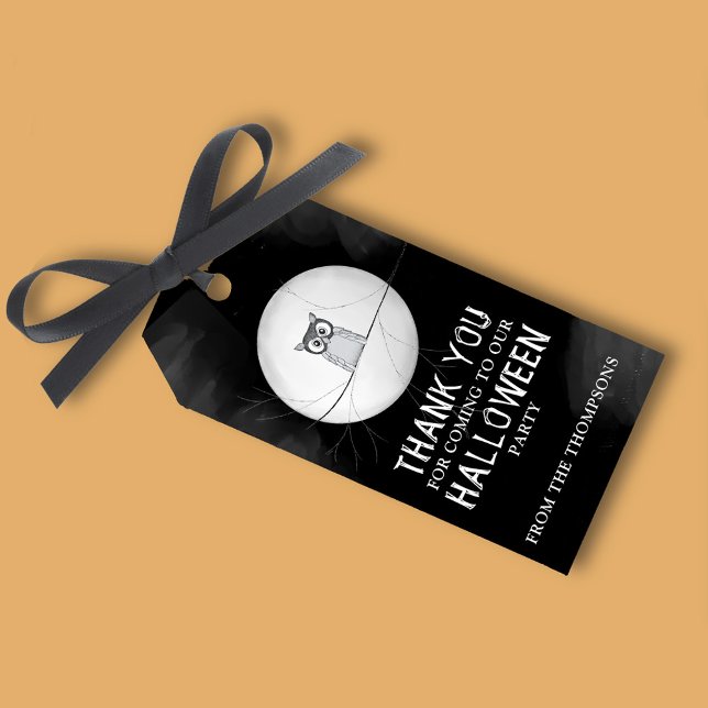 Étiquettes-cadeau Halloween Effrayant Chouette Mignonne Fantaisiste (Halloween spooky owl gift tag with full moon sitting on a tree branch. )