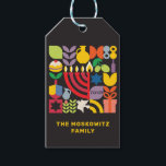 Étiquettes-cadeau Hanoukka Chanukah Menorah Dreidel Symboles juifs<br><div class="desc">Hanoukka / Chanukah Colorful moderne Icônes géométriques sur une balise GIft. Menorah, Dreidel, Donuts, Stars & Huile d'olive... Ils sont tous ici. Symboles juifs Hanoukka Espace pour ajouter votre nom et votre message personnel au verso. L'hébreu dit "Chanukah". Ce look haut de gamme, beau, est une excellente façon de déguster...</div>