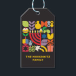 Étiquettes-cadeau Hanoukka Chanukah Menorah Dreidel Symboles juifs<br><div class="desc">Hanoukka / Chanukah Colorful moderne Icônes géométriques sur une balise GIft. Menorah, Dreidel, Donuts, Stars & Huile d'olive... Ils sont tous ici. Symboles juifs Hanoukka Espace pour ajouter votre nom et votre message personnel au verso. L'hébreu dit "Chanukah". Ce look haut de gamme, beau, est une excellente façon de déguster...</div>