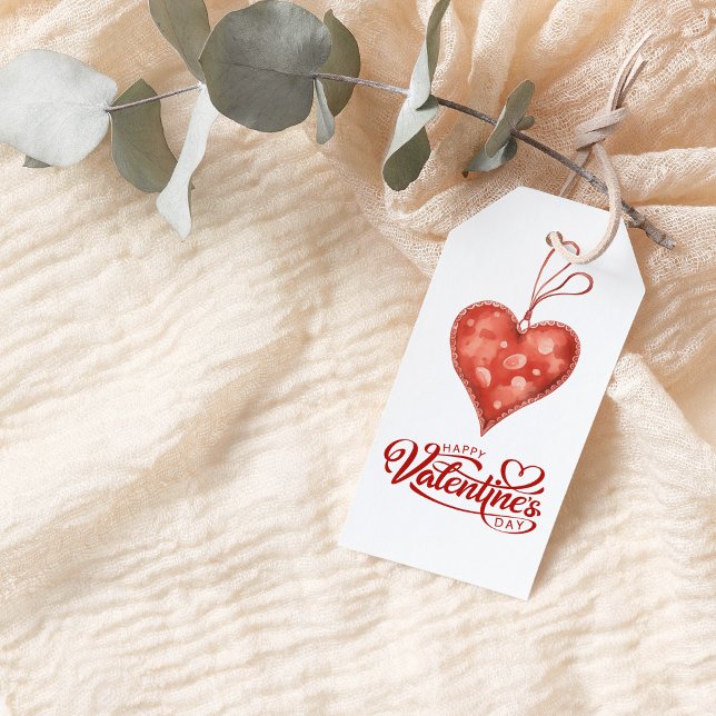 Étiquettes-cadeau Heureuse Sainte-Valentin Red Hearts (Red Hearts Happy Valentine's Day Gift Tags on a boho table.)