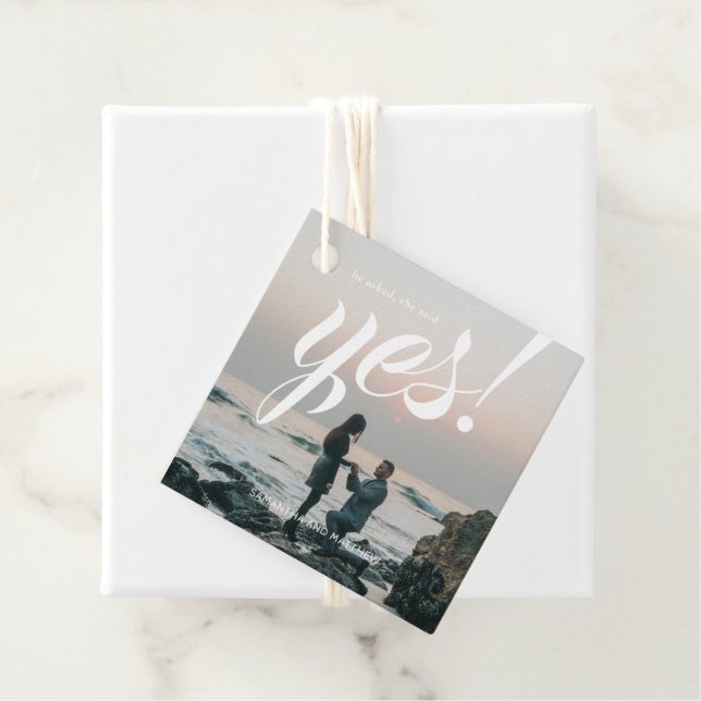 Étiquettes Cadeau Il a demandé, elle a dit oui merci  (En situation)