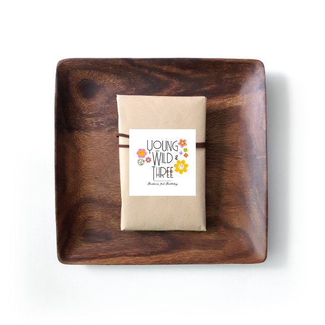 Étiquettes Cadeau Jeune, sauvage et trois | Balises de préférence B- (Créateur téléchargé)